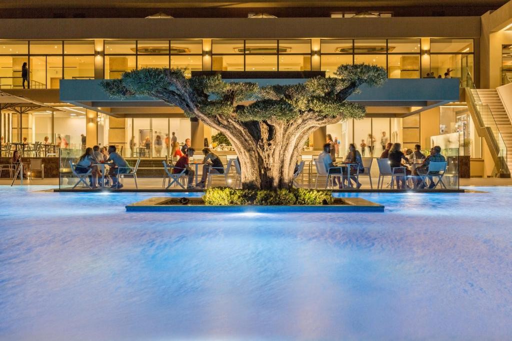 AMADA COLOSSOS RESORT