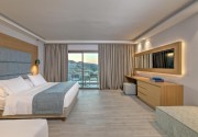 AMADA COLOSSOS RESORT
