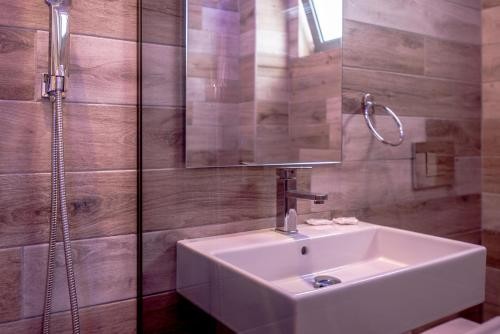 Bright Star Apartments