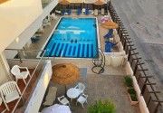 Галерия на Caravel Apartment Hotel