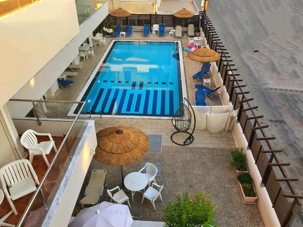 Галерия на Caravel Apartment Hotel