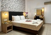 Кадър от Caravel Apartment Hotel