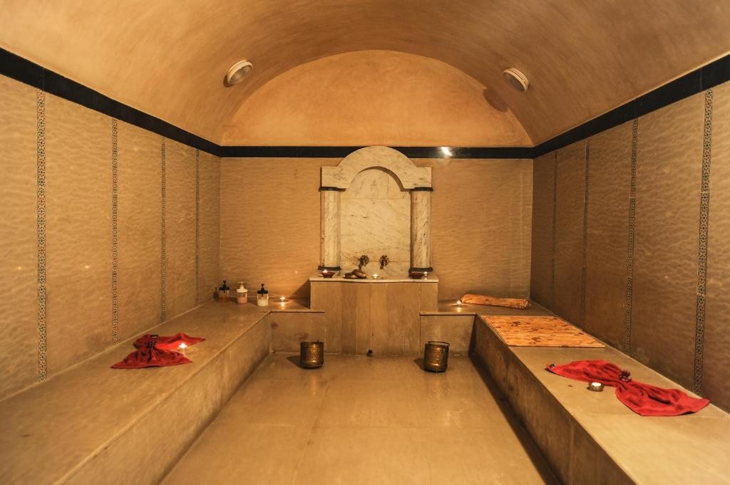 HOTEL RIAD ENNAKHIL