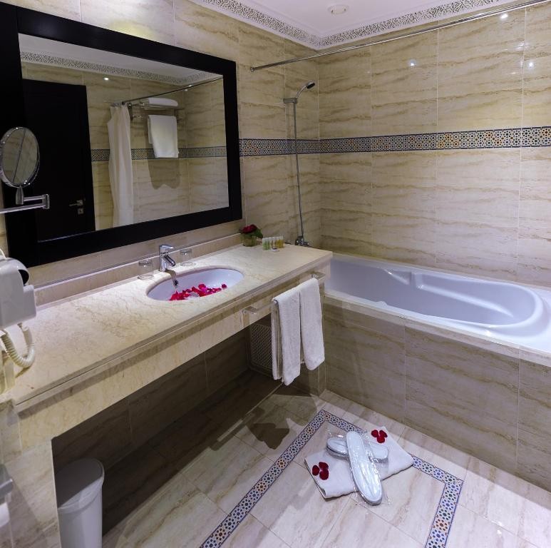 HOTEL RIAD ENNAKHIL