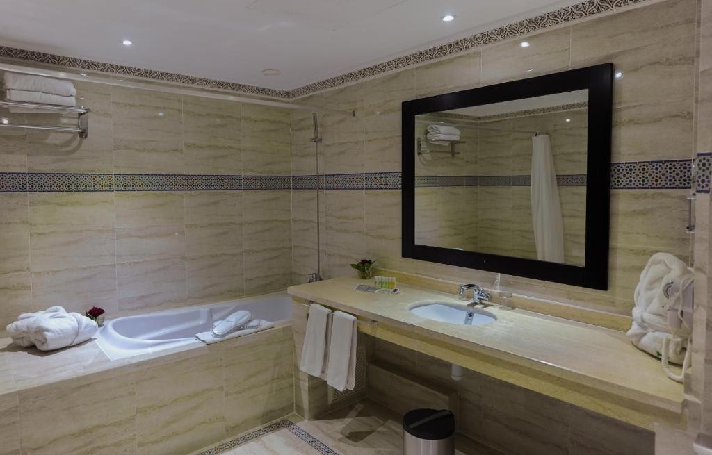 HOTEL RIAD ENNAKHIL