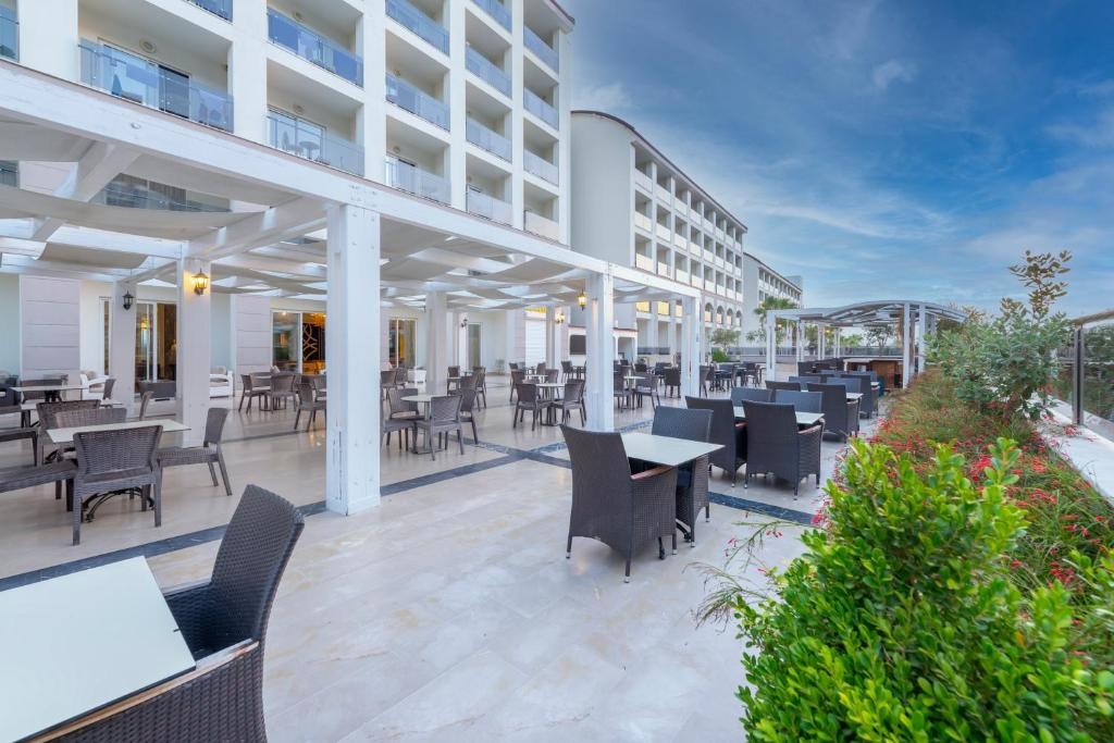 PORT RIVER HOTEL