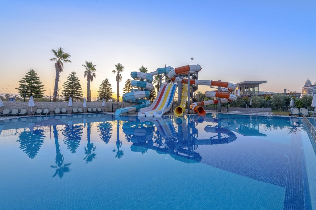 PORT RIVER HOTEL