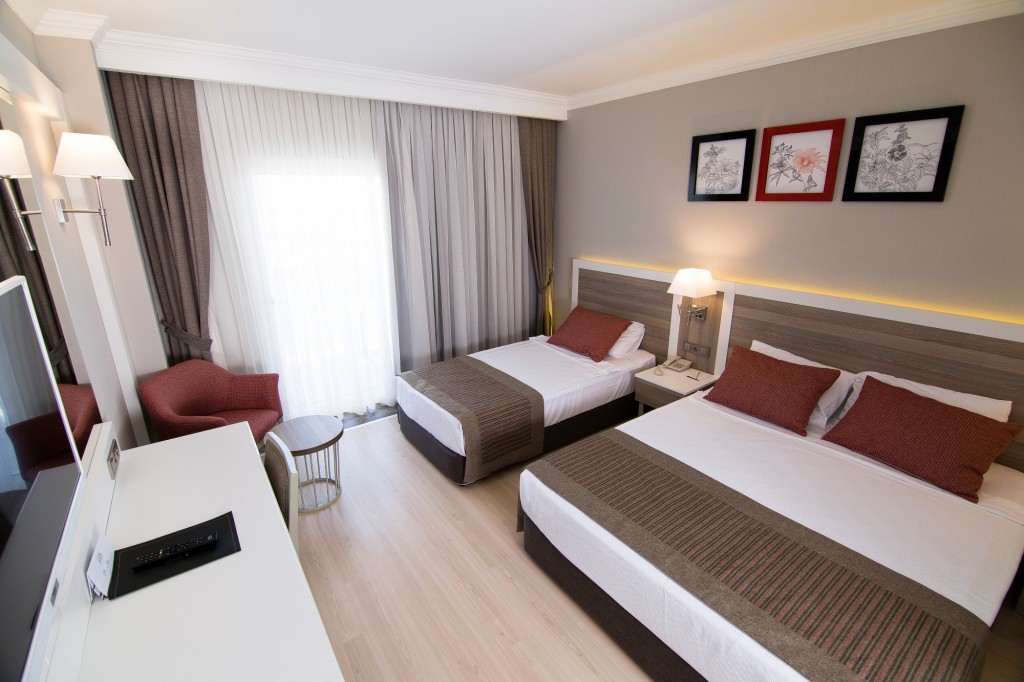 PORT RIVER HOTEL
