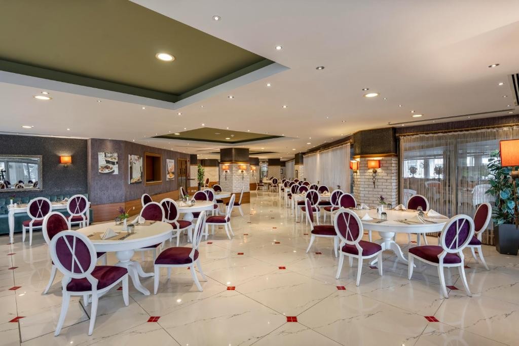 LIMAK LARA DELUXE HOTEL